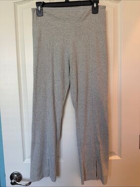 Nike Light Gray Ribbed Wide-Leg Capris with Front Slits